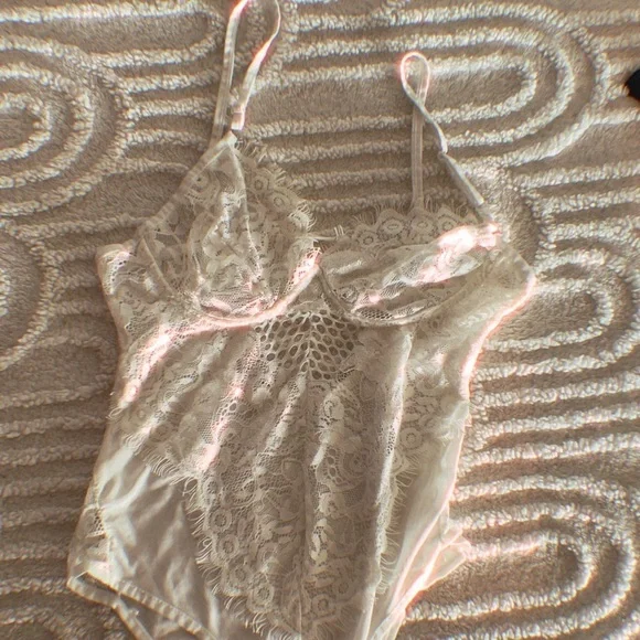 White tank Bundle - Picture 2 of 14